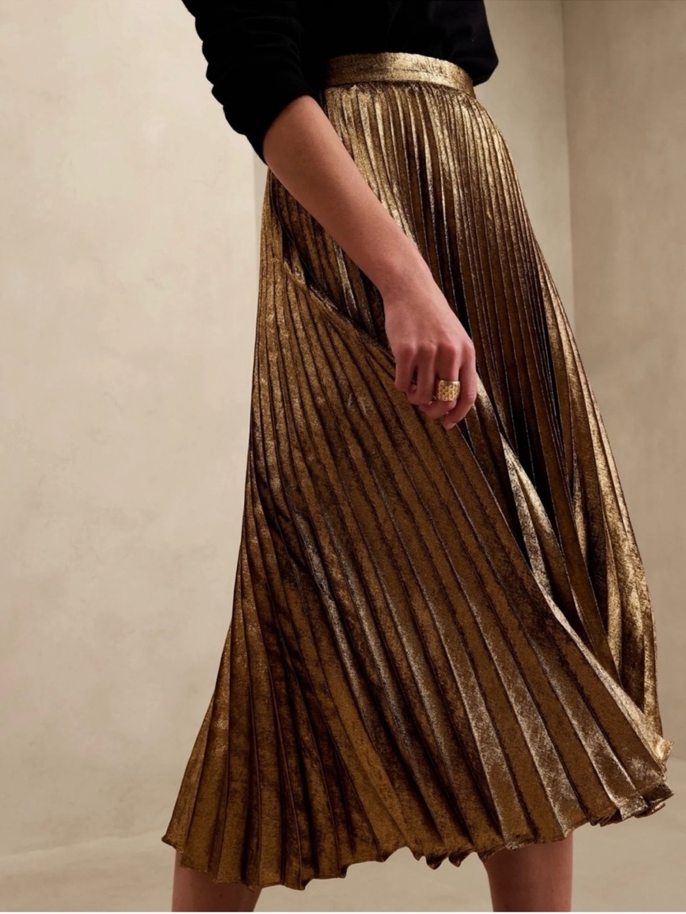 NWT Banana Republic Metallic gold accordion pleated midi skirt